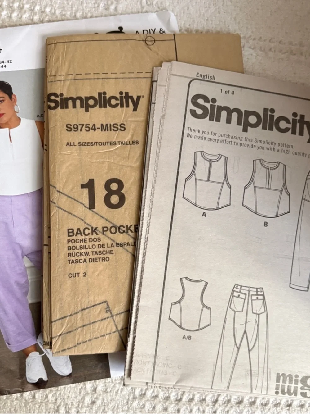Simplicity w/Mimi G Pattern S9754 K5 for Misses’ Top and Cargo Pants